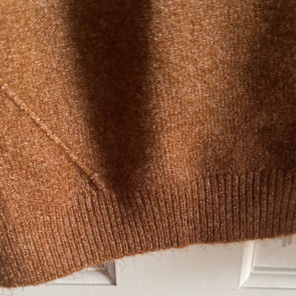 Vince Camuto Women's Tan V-Neck Sweater - Picture 4 of 8